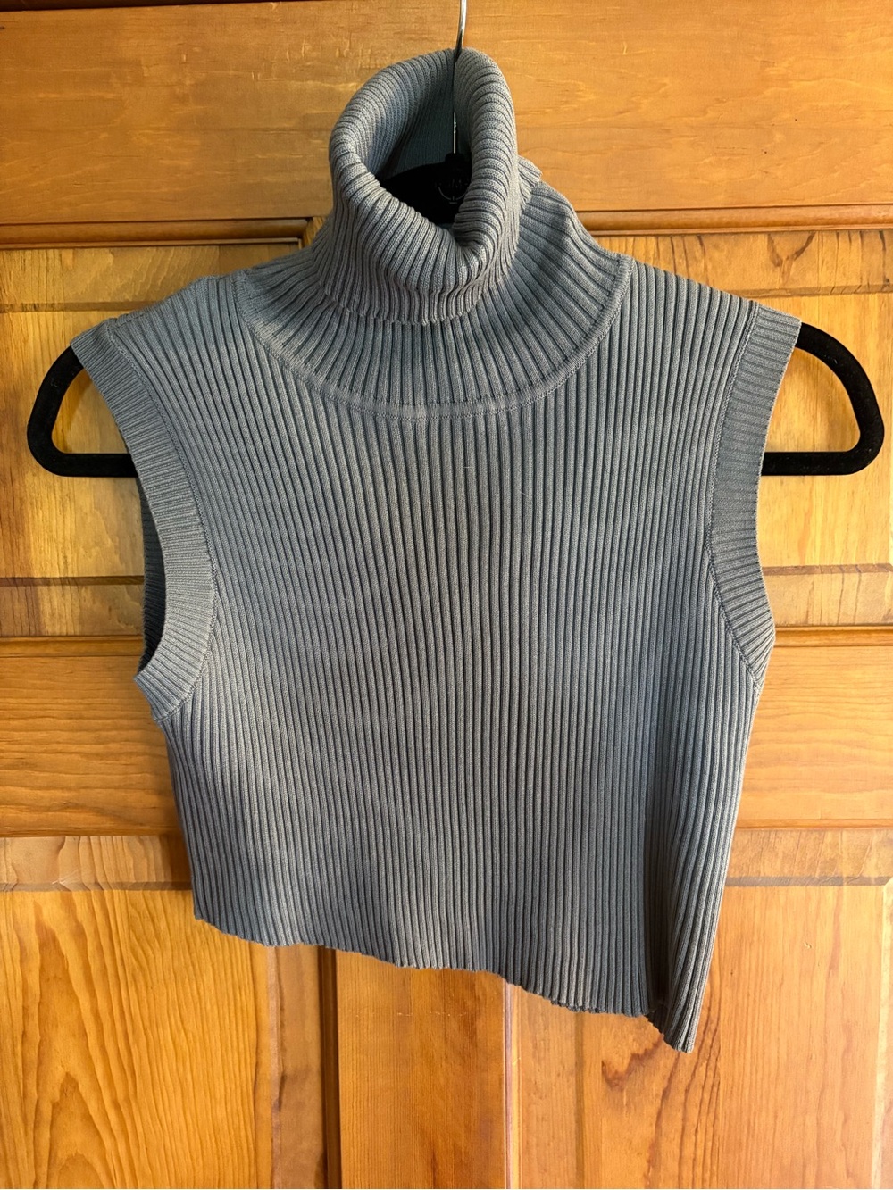 Sleeveless Ribbed Turtleneck Assymetric Sweater - Gray
